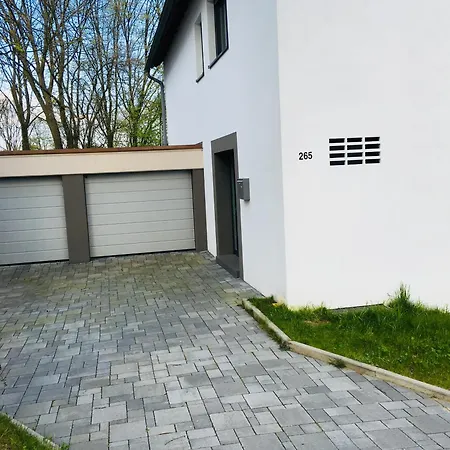Modernes Ferienhaus Mit 2 Balkonen, Terrasse Und Garten ! Bochum Exterior photo