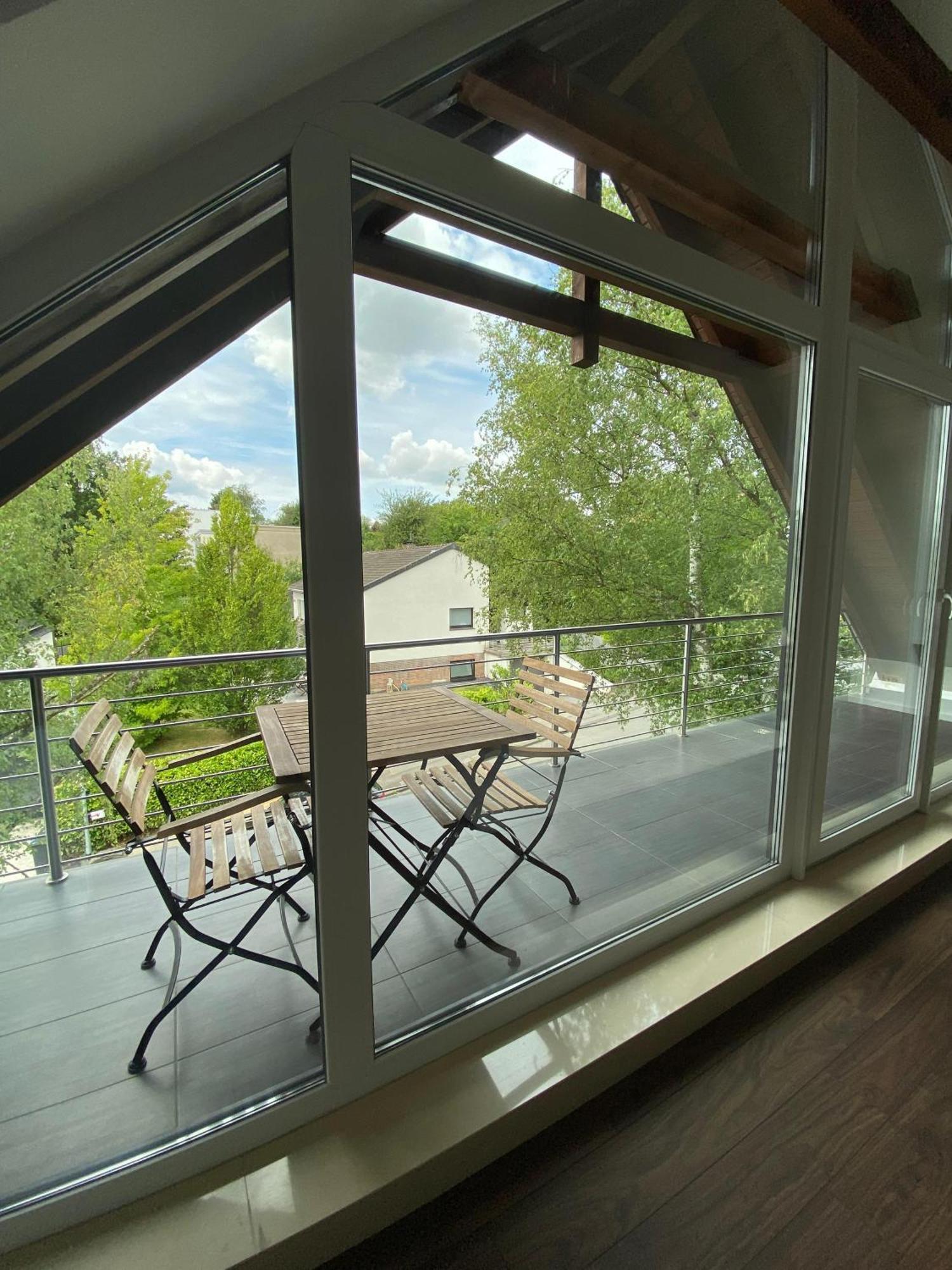 Modernes Mit 2 Balkonen, Terrasse Und Garten ! *