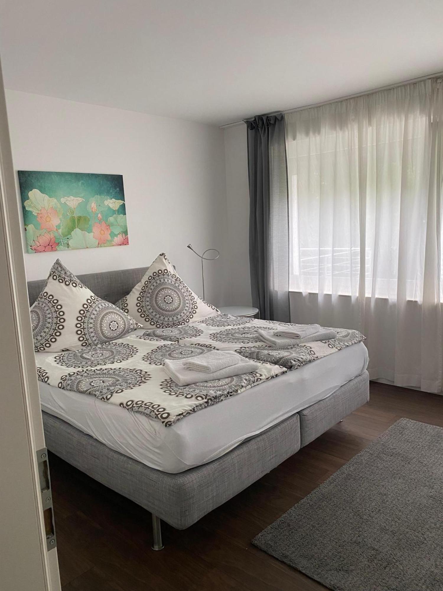 Modernes Mit 2 Balkonen, Terrasse Und Garten ! Bochum
