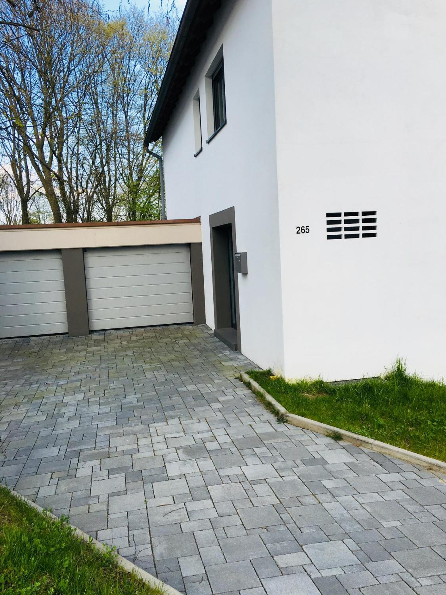 Modernes Mit 2 Balkonen, Terrasse Und Garten ! * Bochum