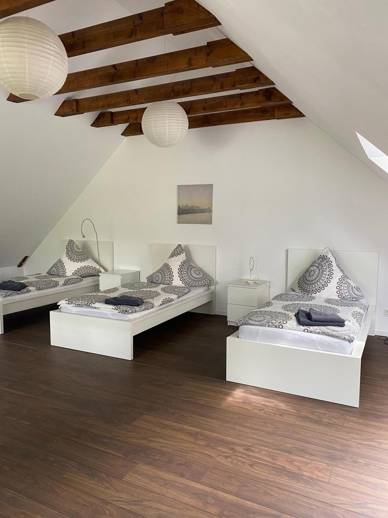 Modernes Mit 2 Balkonen, Terrasse Und Garten ! Apartment Bochum