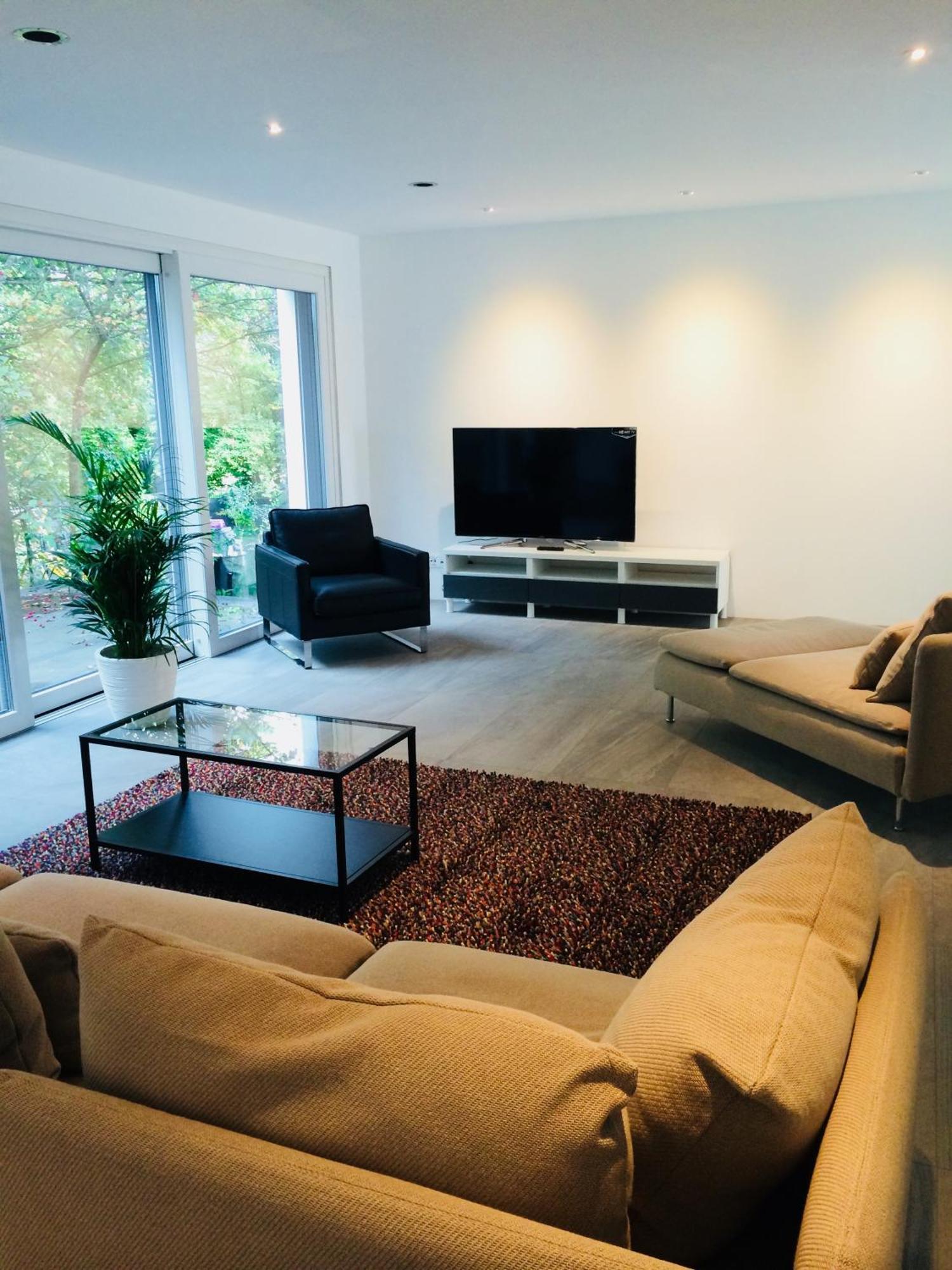 Apartment Modernes Mit 2 Balkonen, Terrasse Und Garten !