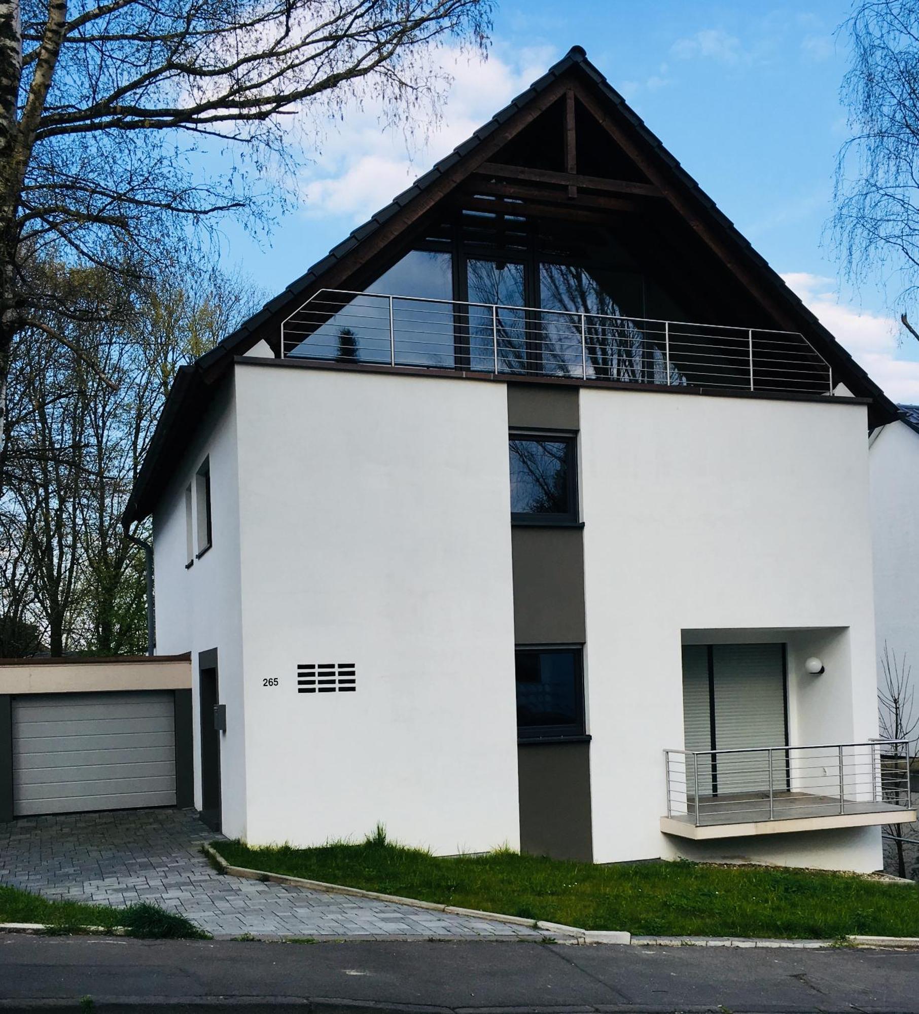 Modernes Mit 2 Balkonen, Terrasse Und Garten ! Bochum