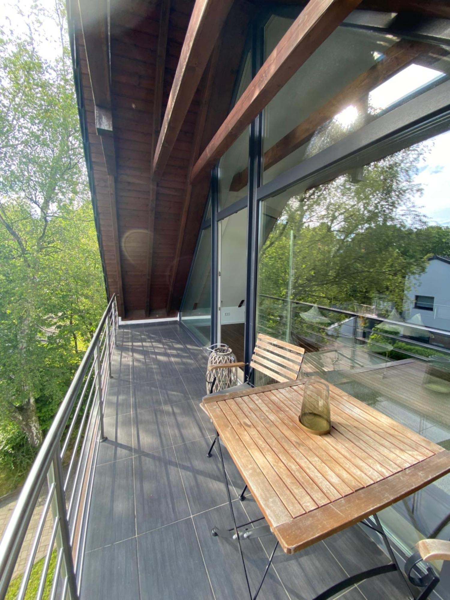 Modernes Mit 2 Balkonen, Terrasse Und Garten ! Apartment *