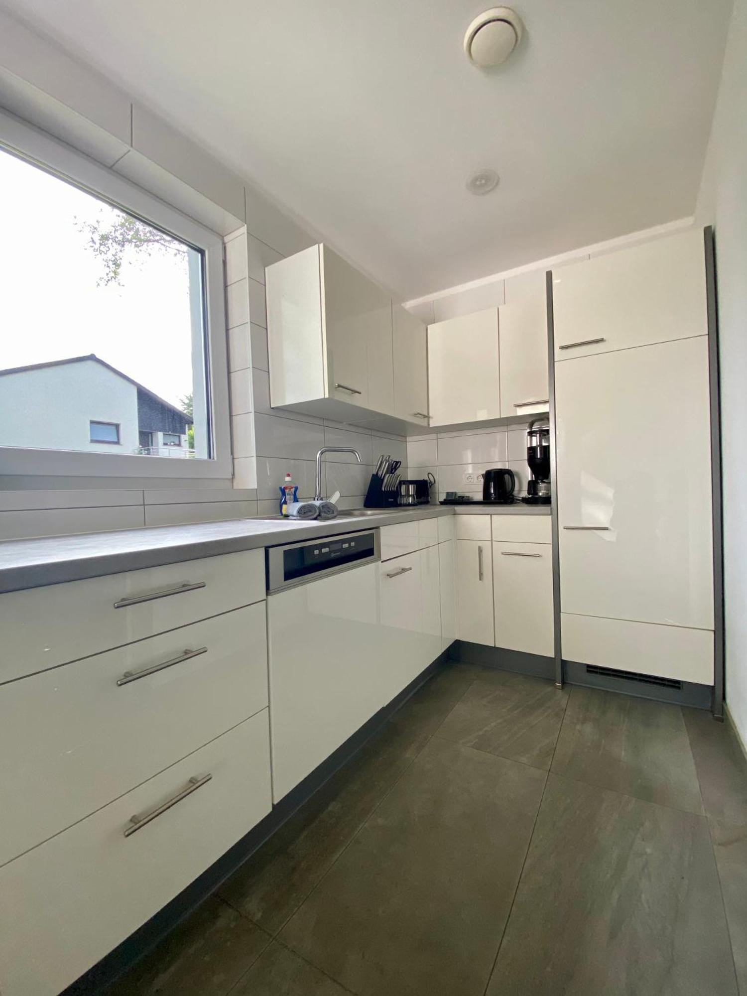 Modernes Mit 2 Balkonen, Terrasse Und Garten !