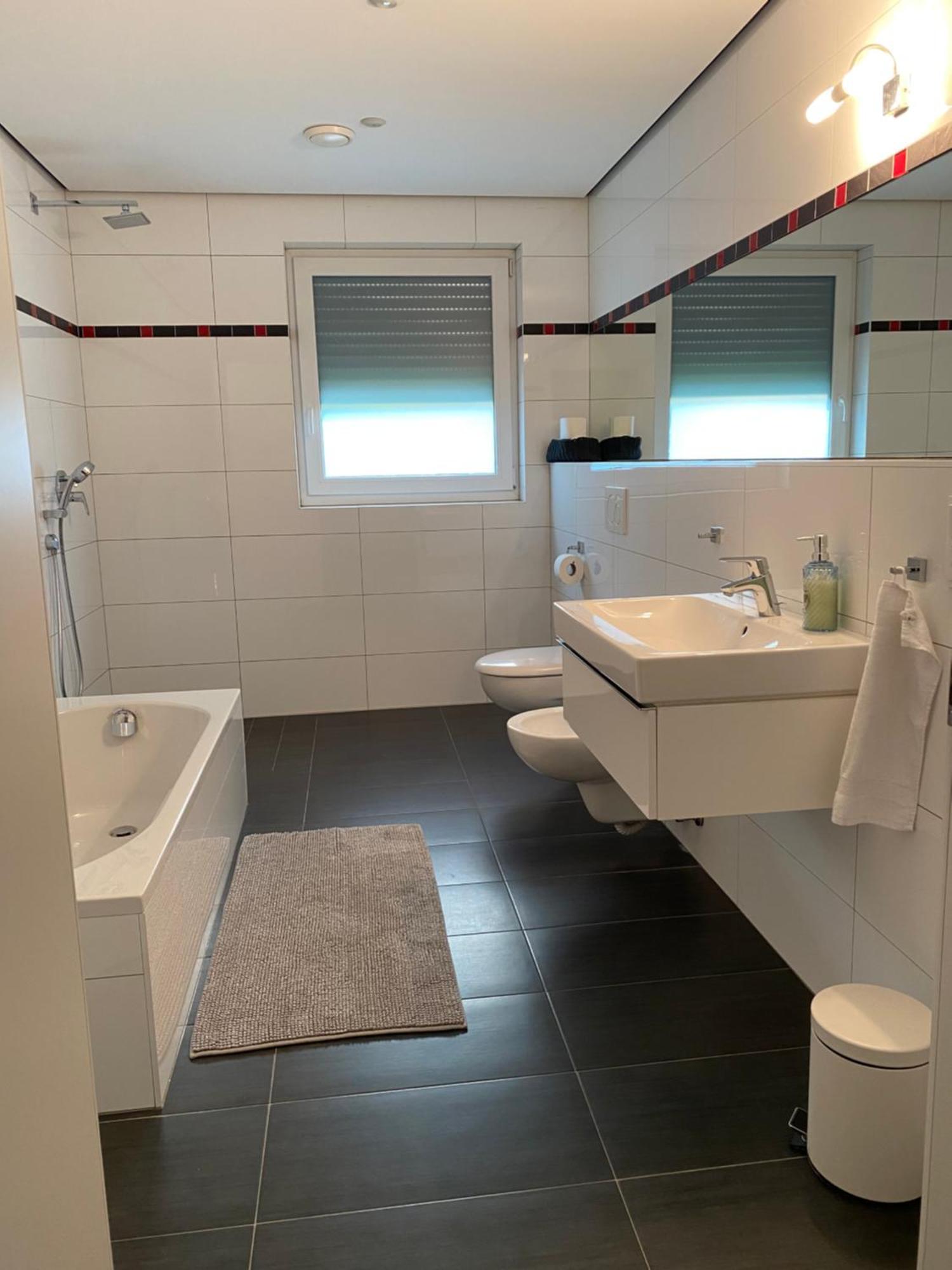 Apartment Modernes Mit 2 Balkonen, Terrasse Und Garten ! *