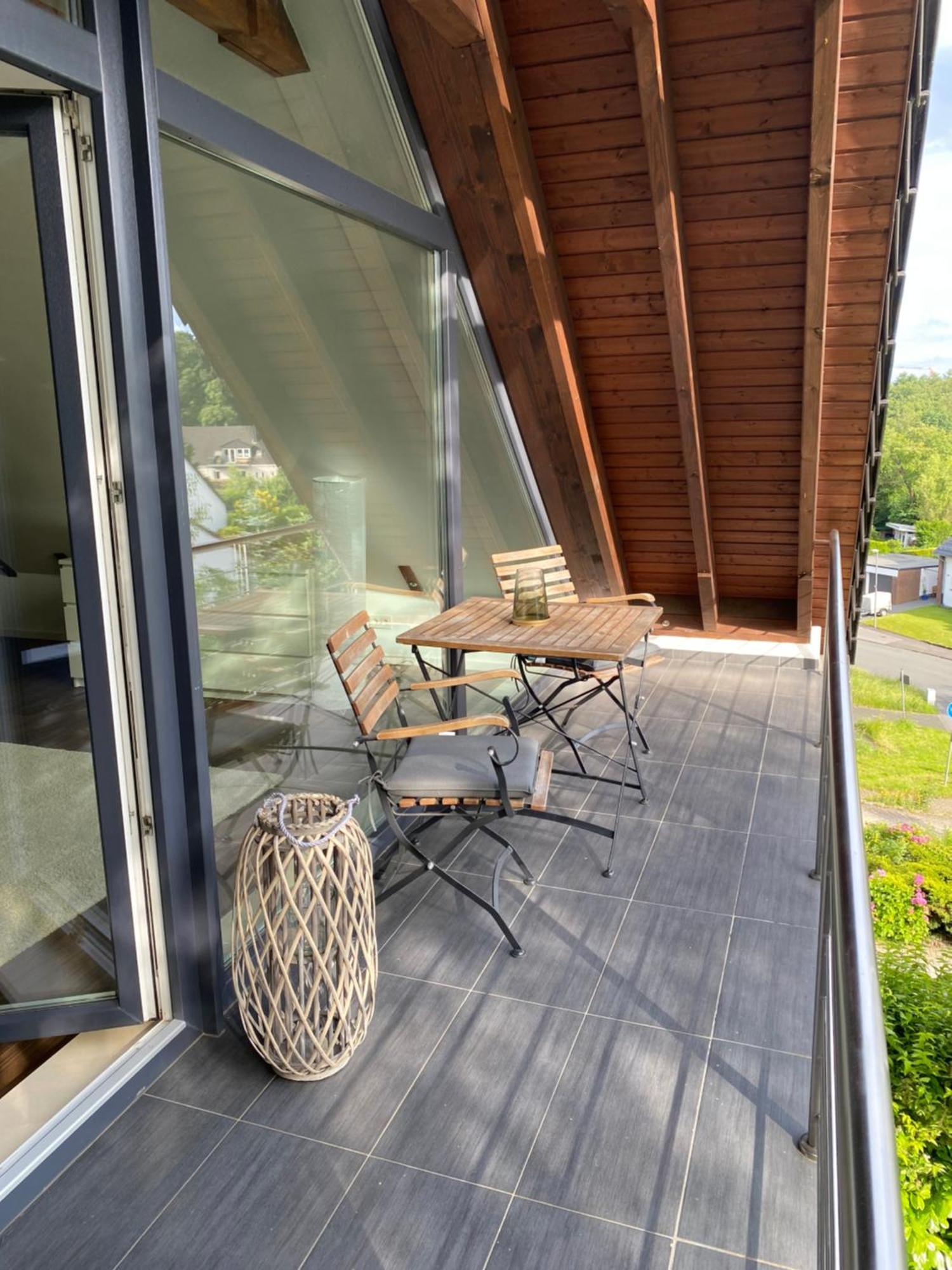 Modernes Mit 2 Balkonen, Terrasse Und Garten ! Apartment *