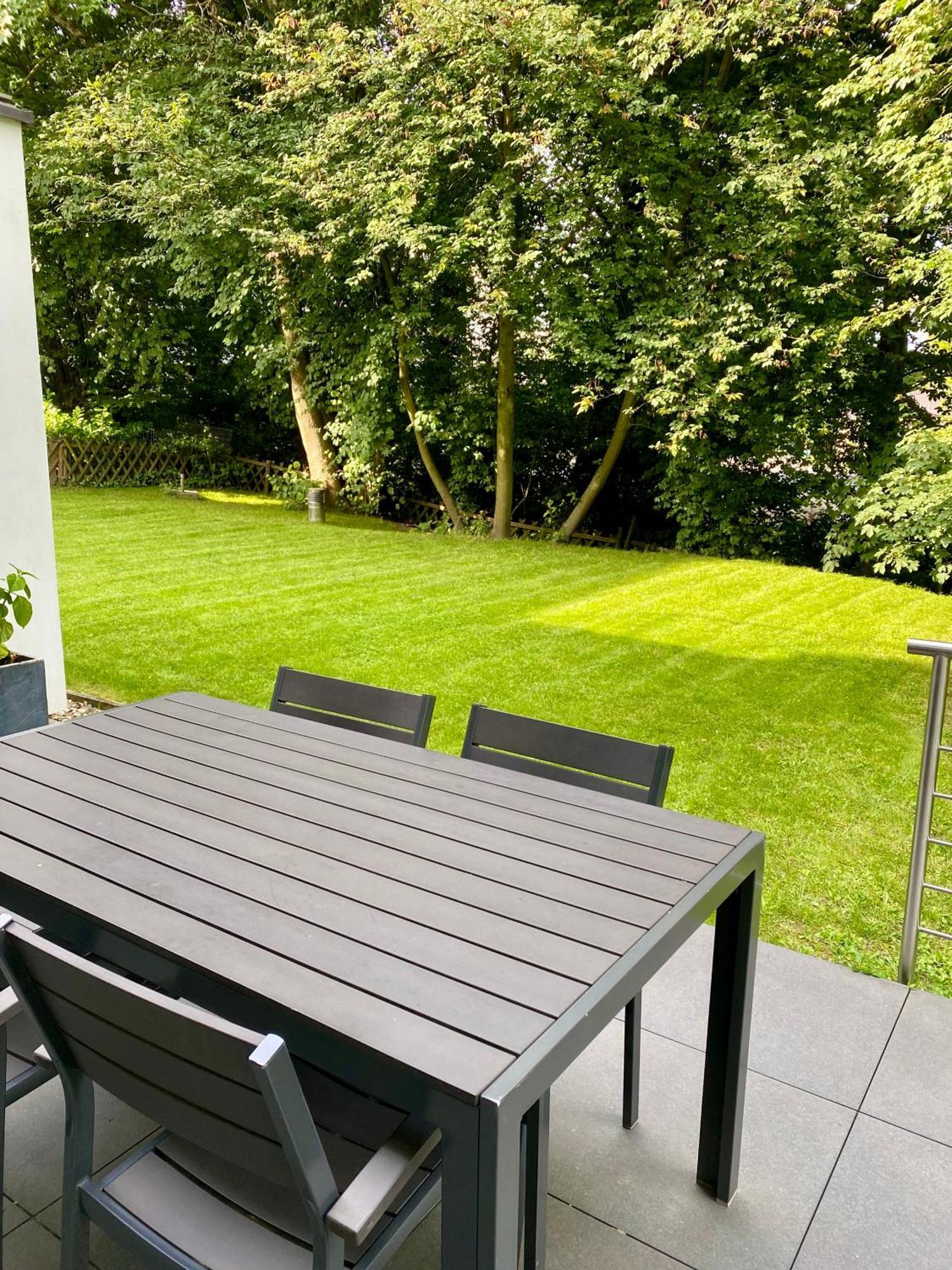 Modernes Mit 2 Balkonen, Terrasse Und Garten ! Apartment Bochum