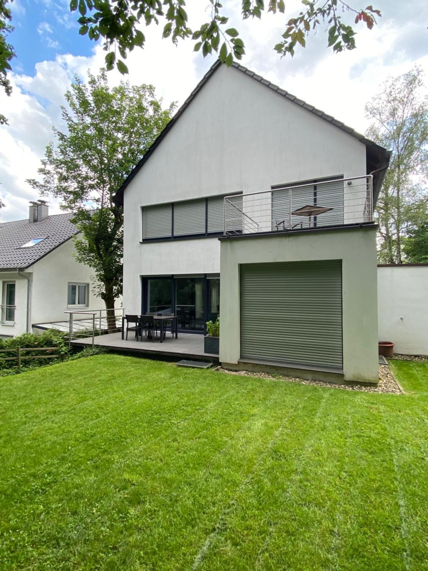 Modernes Mit 2 Balkonen, Terrasse Und Garten !