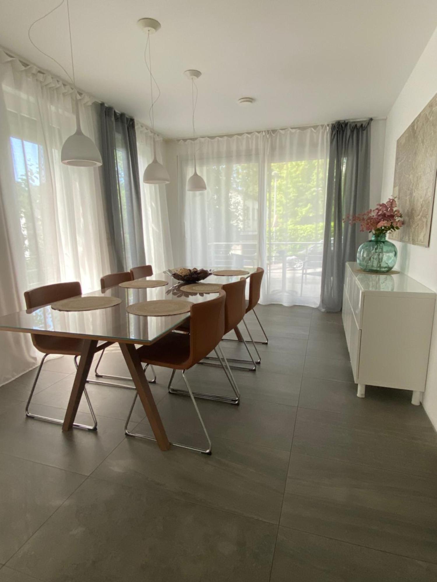 Modernes Mit 2 Balkonen, Terrasse Und Garten ! *