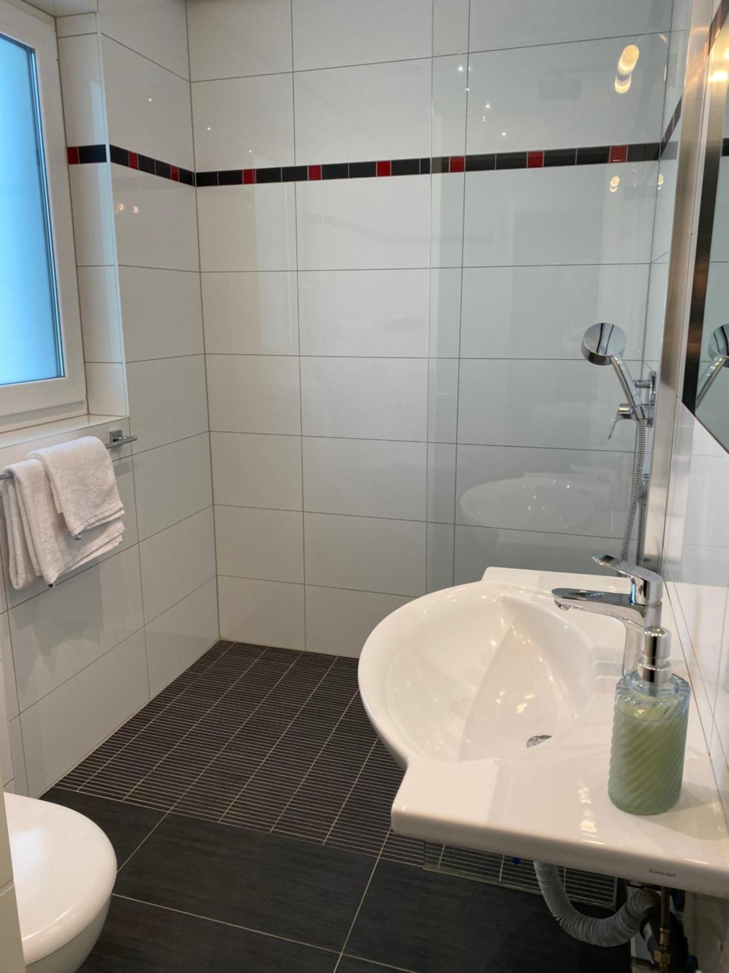 Modernes Mit 2 Balkonen, Terrasse Und Garten ! Apartment Bochum